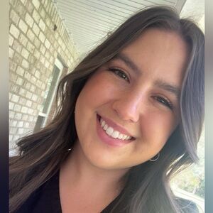 Meet your Posher, Hollye